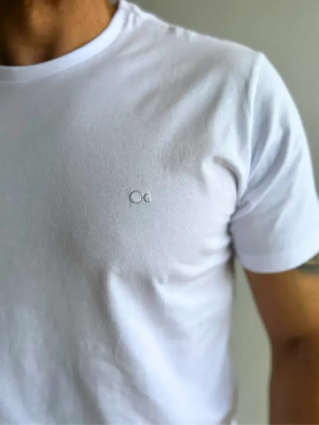 CAMISETA BRANCA BASICA OG (CAMISETA MC DEC RED SLIM)