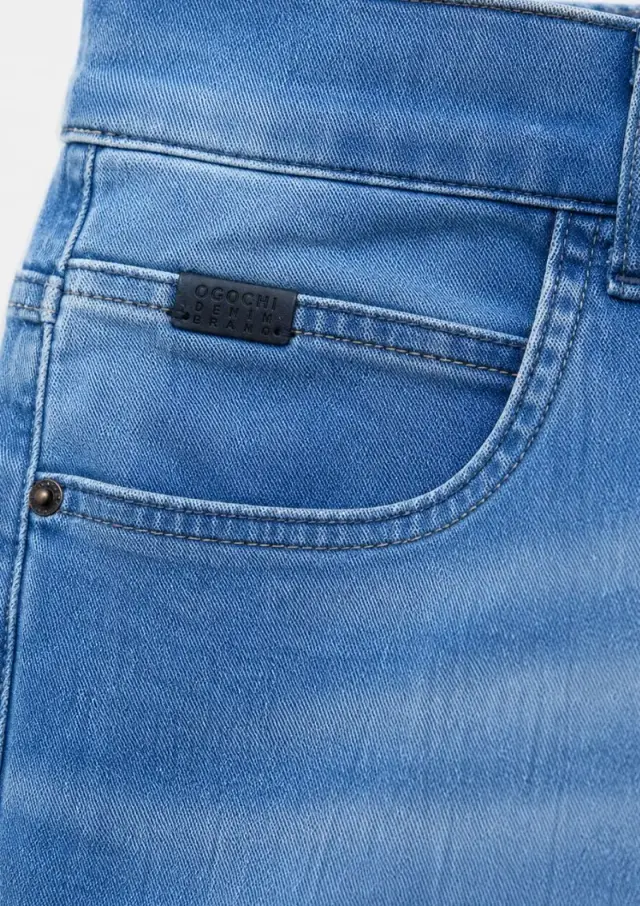 CALÇA JEANS SLIM LAVAGEM CLARA ETIQUETA DE COURO (CALÇA 5 POCKETS SLIM)