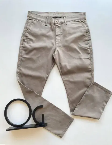 CALÇA SARJA CAQUI SLIM (CALÇA BOLSO FACA SLIM)